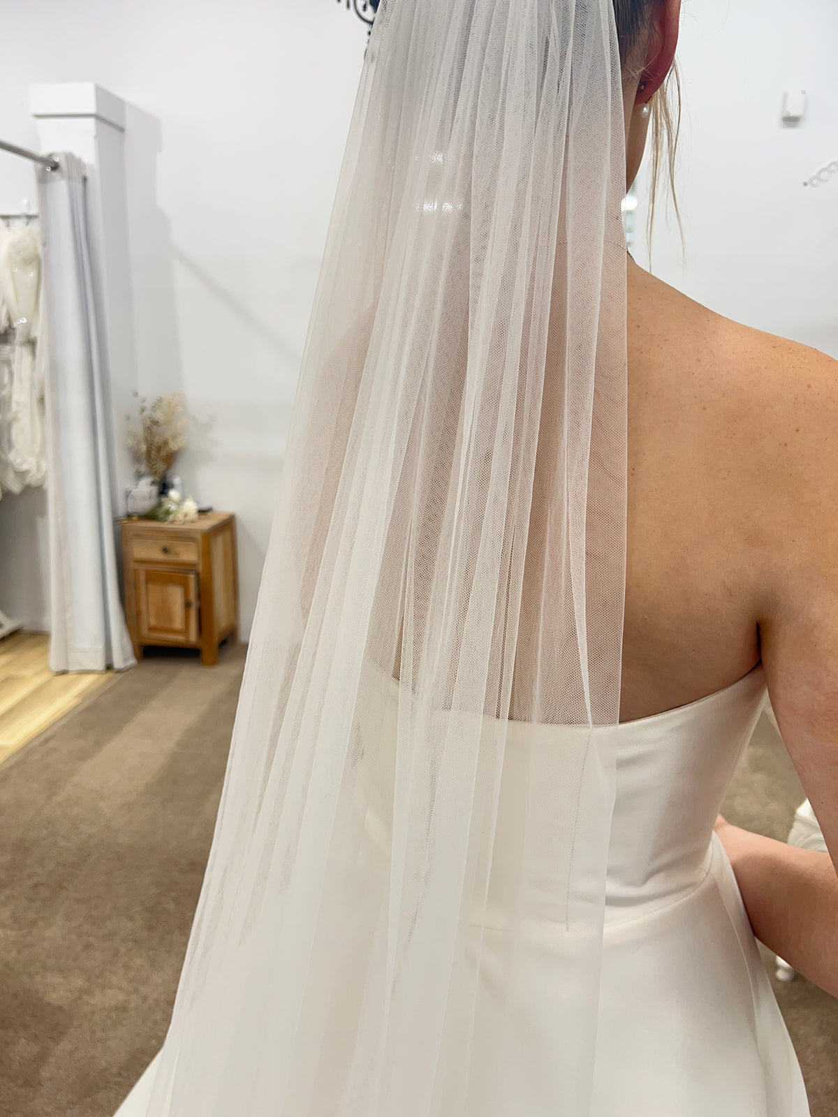 Ivory Paris chapel veil by Aus Veils with soft tulle, 210cm length, elegant bridal accessory, detailed view of the delicate fabric