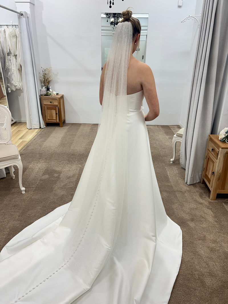 Ivory Starlight Glitter Veil accessory by Aus Veils, floor-length 180cm with shimmering glitter detail for bridal or special occasions