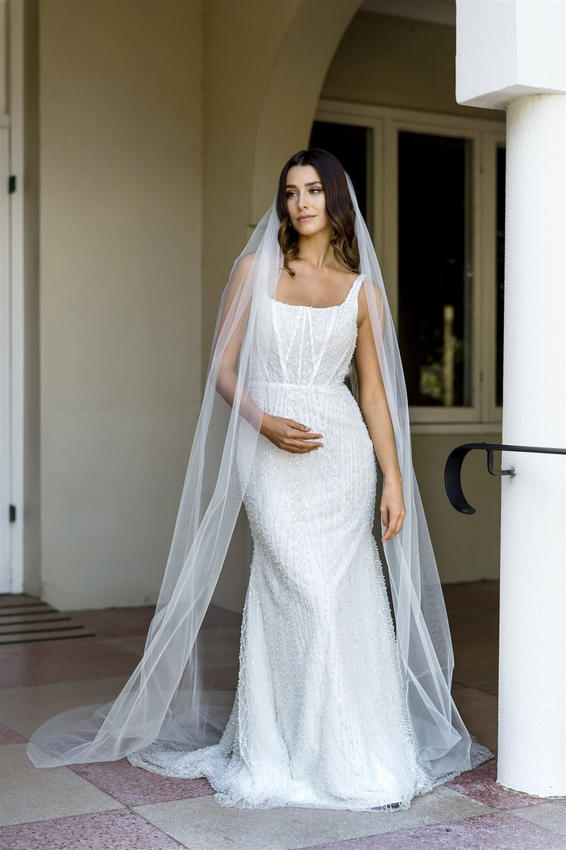 Ivory Glimmer Tulle Raw Edge Veil by Dreamtime, 45-inch bridal accessory with shimmering tulle and raw edge design.