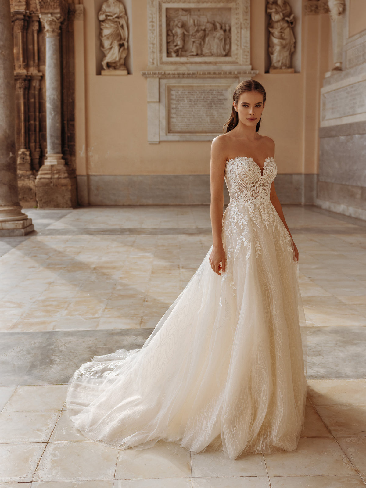 Sascha - Wedding Gown - Modeca